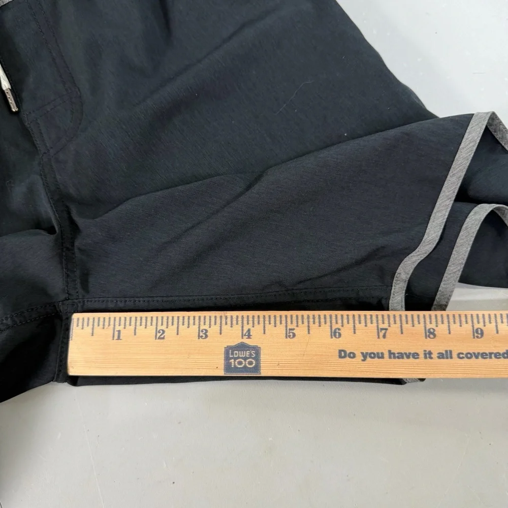 Vuori Banks Shorts Mens Small Black Grey Hybrid‎ Board Swim Shorts Resort Wear